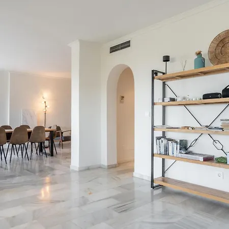 Sea & Mountain View Marbella شقة أُخين