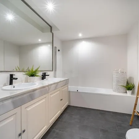 Sea & Mountain View Marbella شقة أُخين